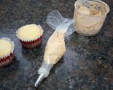 Foto del paso 13 de la receta: Cupcakes de chocolate blanco con buttercream de dulce de leche