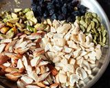 करडंट (kardant dryfruits burfi recipe in marathi) रेसिपी स्टेप 1 फोटो