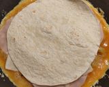 Foto del paso 3 de la receta: Tortilla de patatas con jamón y queso (con tortillas de maíz)