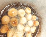 Foto langkah ke 4 dari resep Donat Mini Gunting.