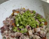 Foto langkah ke 4 dari resep Cumi tumis bawang.