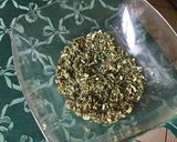 Une image de l'étape 2 de Tagliatelles de courgette et concombre marinés herbes ail et citron.