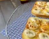 Gambar langkah 3 resipi Roti pisang bermadu keju.