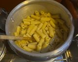 Foto del passaggio 2 della ricetta “Carbonara” di salame in pentola “atomica” in barca