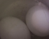 Foto del paso 1 de la receta: Huevos rellenos de pasta de ciboullete