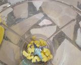 A picture of step 1 of Mango juice.