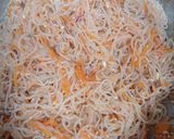 Foto langkah ke 7 dari resep Lumpia isi bihun saus spageti.