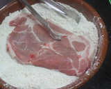 Foto del paso 2 de la receta: Cabezada de cerdo y rodajas de plátano rebozadas