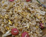 Foto langkah ke 5 dari resep Nasi Goreng Sosis.
