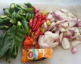 Foto langkah ke 2 dari resep Tumis Teri Bawang Merah Cabe iJo #pr_recookolahanikanasin.
