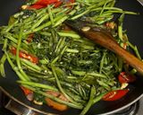Foto langkah ke 4 dari resep Kangkung Saus Tiram.