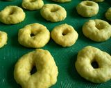 Foto langkah ke 6 dari resep Donat ubi eggless.