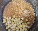 Hình bước làm 4 của món Chè đậu lăng, hạt sen, bột báng, bột khoai, cốt dừa