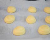 A picture of step 5 of Cream Puffs.