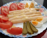 Foto del paso 5 de la receta: Ensalada con espárragos blancos y vinagreta de mostaza