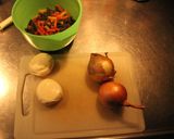 Foto del paso 2 de la receta: Fusilis encebollados, a pestados y tricolores
