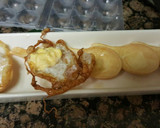 Foto del paso 2 de la receta: Canapé de huevo de perdiz y pimientos
