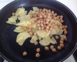 Foto del passaggio 4 della ricetta Zuppa di lenticchie, ceci e noci