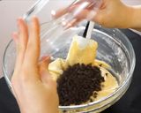 A picture of step 3 of Crispy mini chocolate chip cookies.