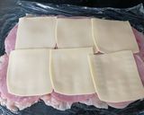Sajttal sonkával töltött csirkemell baconbe tekerve recept fázis 2 fotója
