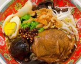 รูปขั้นตอนการทำที่ 1 ของ ก๋วยเตี๋ยวไก่ตุ๋นเห็ดหอมทำง่ายๆ อร่อยด้วย😋