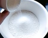 Foto del paso 1 de la receta: Medialunas de manteca
