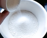 Foto del paso 1 de la receta: Medialunas de manteca