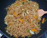 Foto langkah ke 4 dari resep MIE goreng.