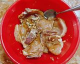 Hình bước làm 3 của món Cơm ngon nhà Huý 🏡: Nấm rơm kho tiêu - Cốt lếch rim - Canh rau củ nấu sườn