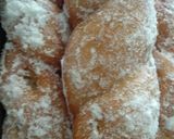 Foto langkah ke 9 dari resep Kkwabaegi / Korean twisted donuts / Donat Korea.
