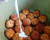 Une image de l'étape 5 de Boulettes de poulet haché en sauce crémeuse.