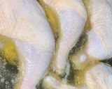 Foto langkah ke 2 dari resep Ayam goreng mentega (saus pedas manis).