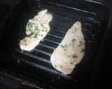 Foto del paso 2 de la receta Pechuga al ajillo a la plancha con pasta al queso