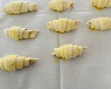 A picture of step 3 of Nutella croissant.