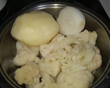 Foto del paso 1 de la receta: Crema de coliflor doble jamón/quesos