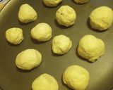 A picture of step 1 of Tarragon Topped Cheese filled Balls.