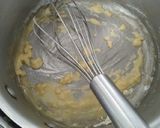 A picture of step 3 of Bouchée à la Reine.