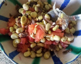 Foto del paso 4 de la receta: Ensalada de habitas baby en aceite con anchoas en conserva