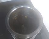 A picture of step 1 of Ginger and cardamom tea.