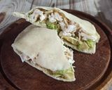Foto del paso 4 de la receta: Sándwich ave palta en pan pita