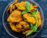 A picture of step 3 of Crispy basil pakora.