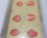 Foto langkah ke 5 dari resep 1061. Banana Strawberry Cake.