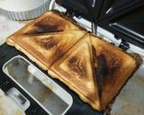 Foto langkah ke 3 dari resep Sandwich coklat keju silverqueen.