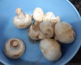 A picture of step 1 of Baked stuffed mushroom.