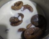 A picture of step 1 of Fig walnut halwa.