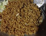 Foto langkah ke 5 dari resep Mie Goreng Jawa.