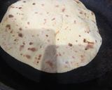 A picture of step 3 of Masalay dar Besan ki roti.