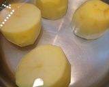Foto del passaggio 2 della ricetta Ravioli di barbabietola ripieni di ricciola su crema di bufala