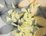 A picture of step 2 of Shell macaroni.