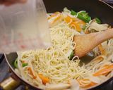A picture of step 3 of My Lazy Yakisoba (Japanese Stir fried noodle).